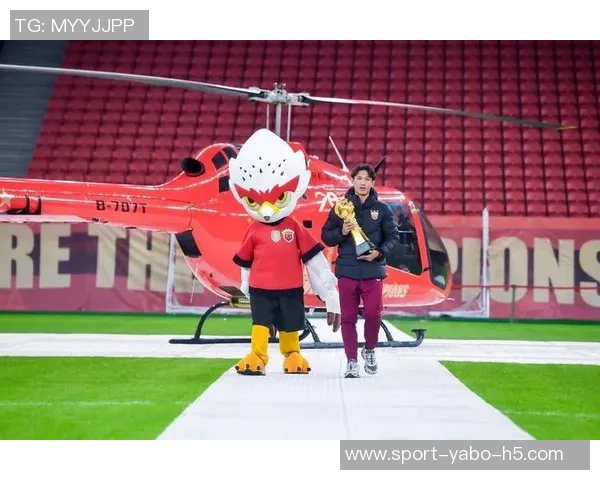 海港三连冠荣耀时刻上海海港足球俱乐部2025赛季总结会圆满召开 海港三连冠荣耀时刻上海海港足球俱乐部2025赛季总结会圆满召开